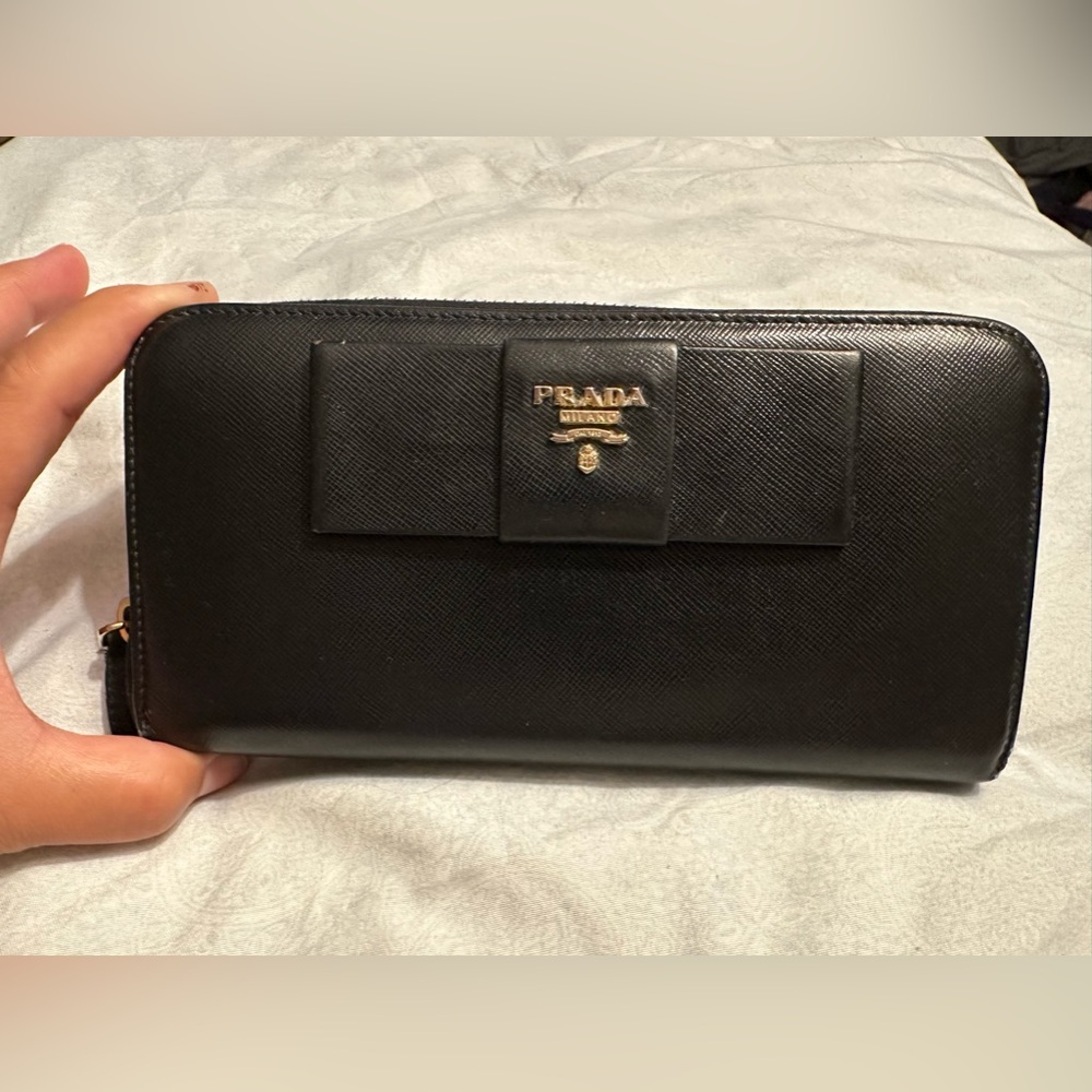 Preloved Prada Saffiano Bow leather Wallet with gold logo